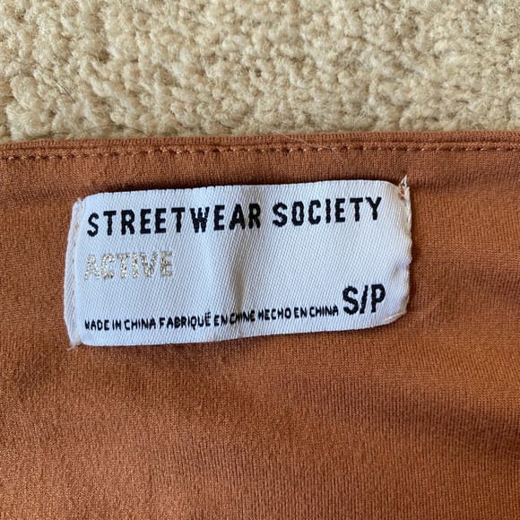 Cropped Tank Top - Picture 4 of 4